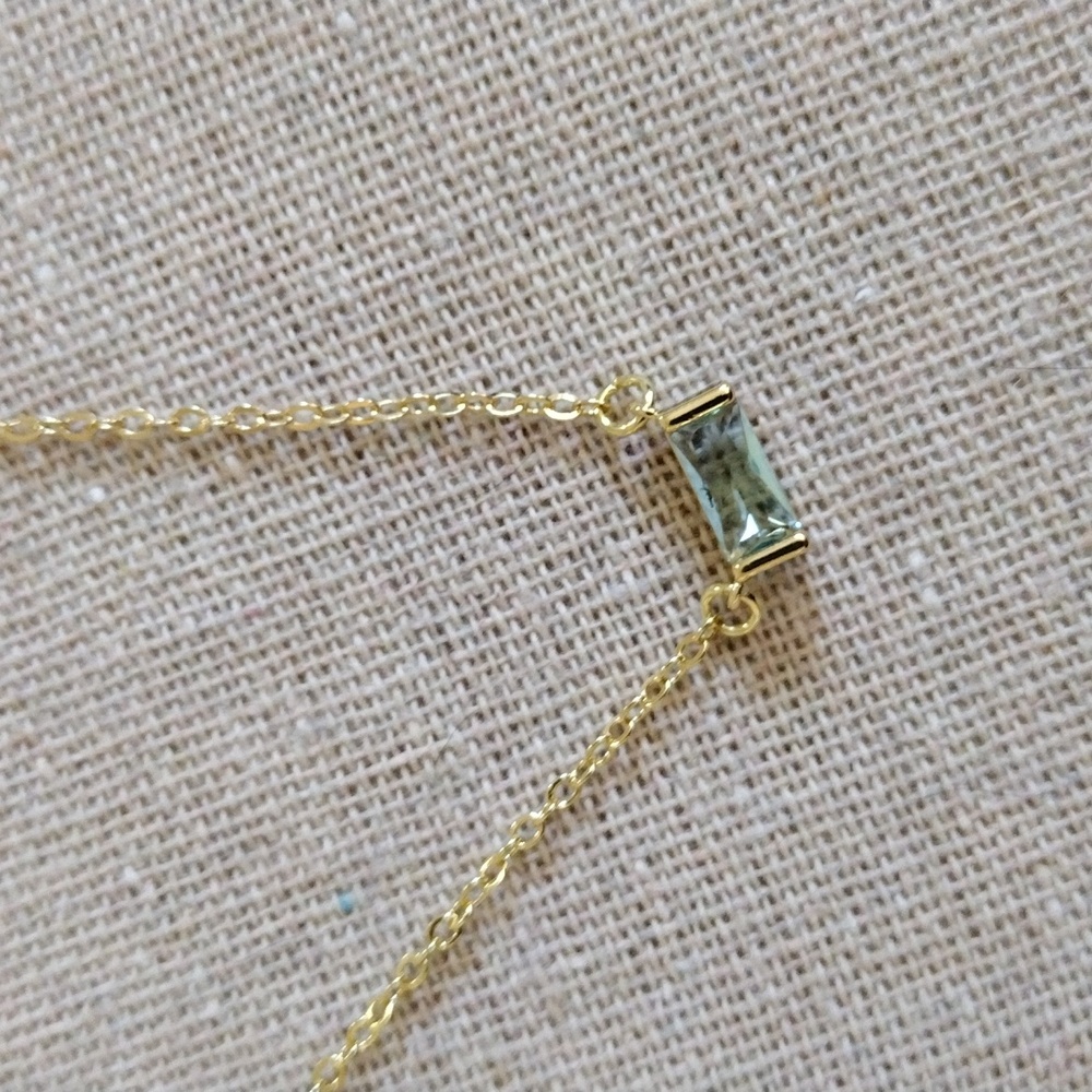 18 kt Gold light green Peridot necklace